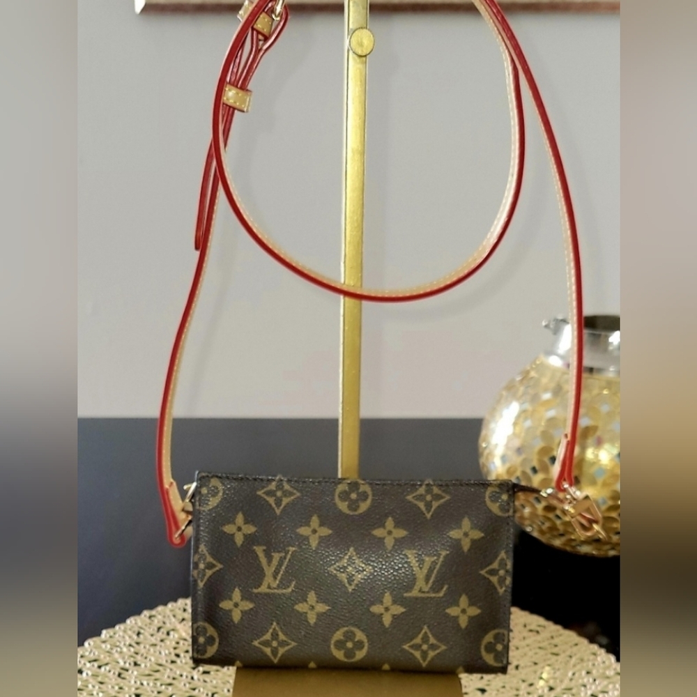 100% Authentic Louis Monogram Pouch !!!